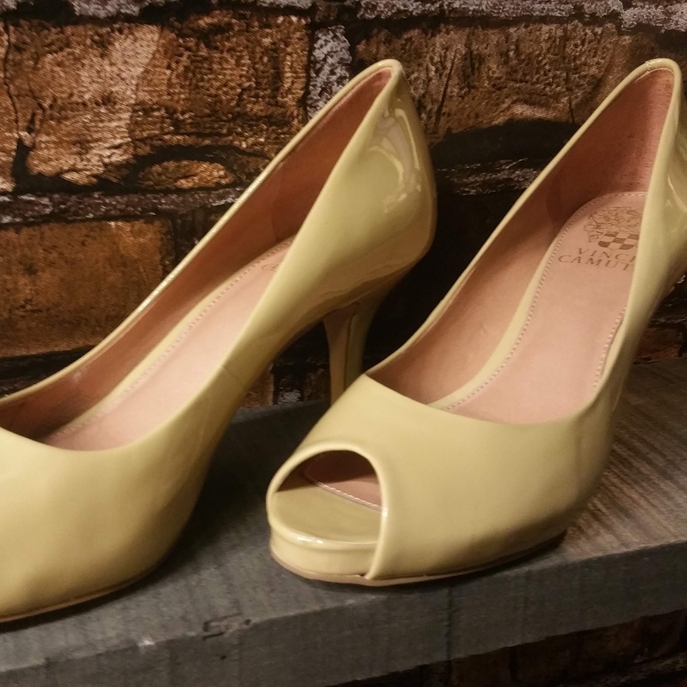 NWOT~Vince Camuto~Cream Patent Leather Heels